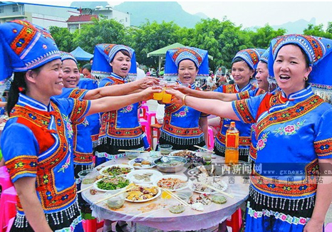 上千人共庆硕龙镇130岁生日